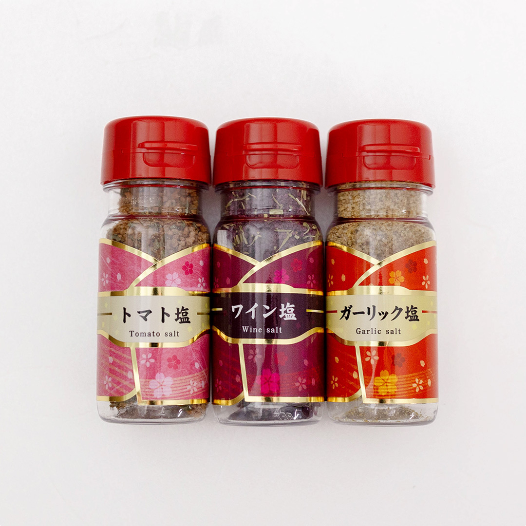 金の恵み米塩 三姉妹 塩3種セット（トマト塩・ワイン塩・ガーリック塩） ソルト しお salt 食べ比べ 調味料 塩 セット 便利 料理 味付 アレンジ こだわり 天然 ミネラル 手づくり さかたの塩 おにぎり 米 コシヒカリ こしひかり 玄米 甘み 旨味 野菜  トマト ワイン にんにく ハーブ [AI33-NT]