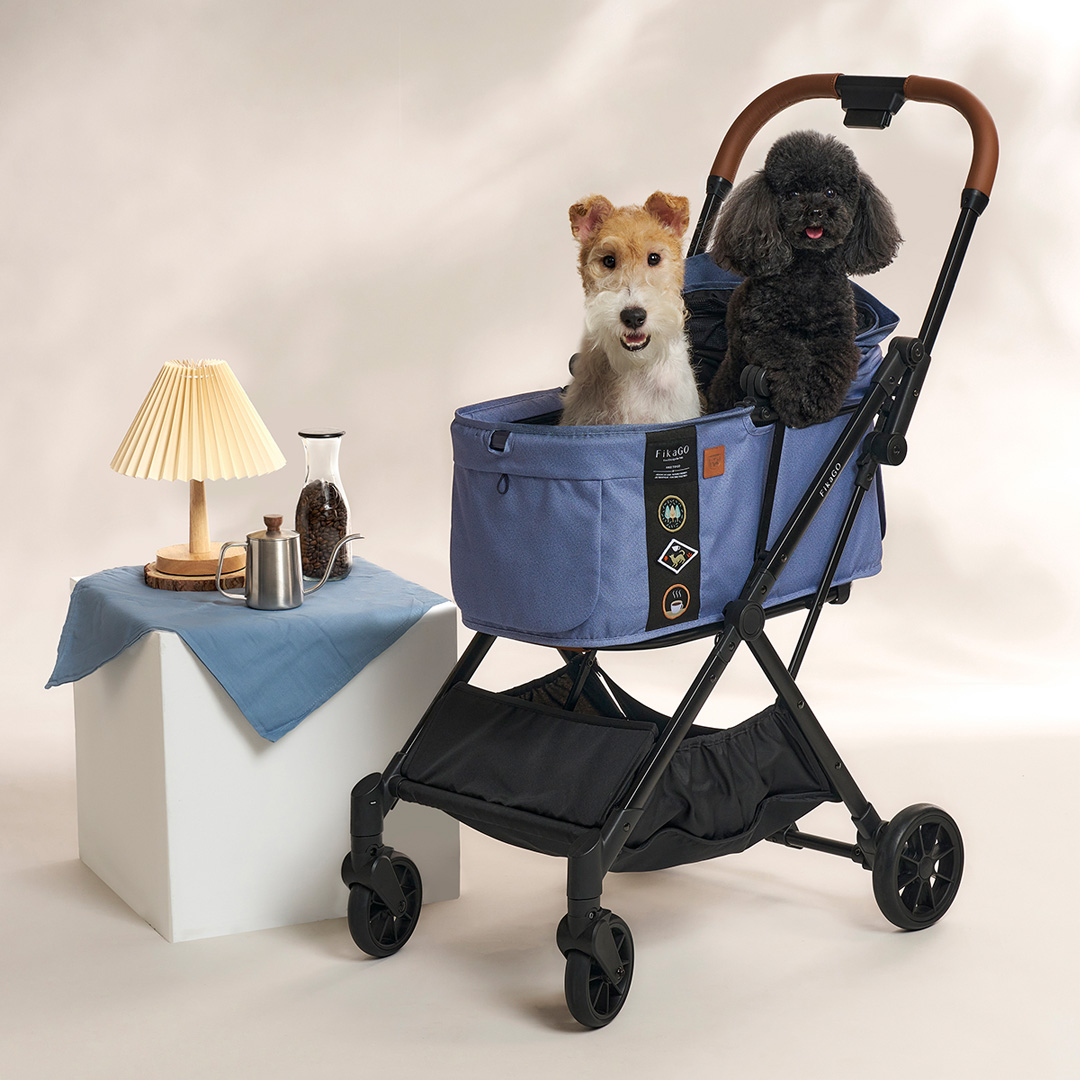 【コムペット】フィカゴー フリー トゥー ゴー 2 ブルーノート（BL）156632 小型犬用 ドッグカート combi コンビ ペットカート FikaGO 1秒自動収納 コンパクト収納 自動収納ペットカート 犬用カート 犬用バギー ペットキャリー 4輪ペットカート折り畳み可能 折り畳み式 小型犬 多頭 耐荷重20kg 通院 おしゃれ シニア 老犬 ギフト プレゼント [AA113-NT]