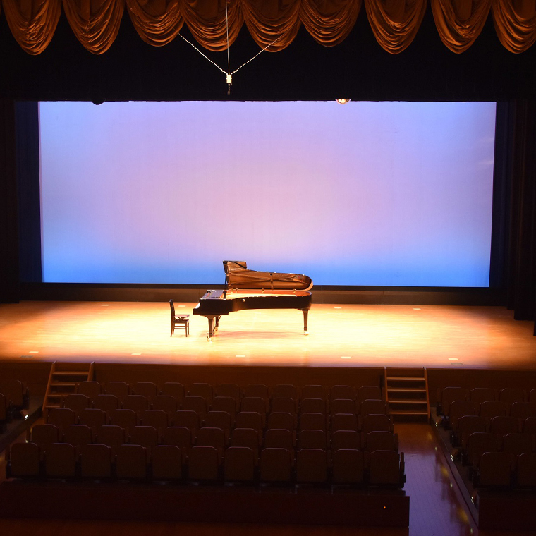 きらくやま世代ふれあいの館「ピアノオンリーワンコンサート」<br>ホール２時間貸し切り（ピアノ「ヤマハフルコンサートピアノCF-3S」演奏券付き） [BU01-NT]