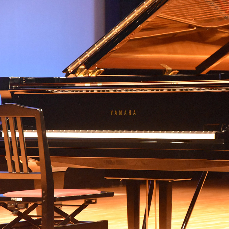 きらくやま世代ふれあいの館「ピアノオンリーワンコンサート」<br>ホール２時間貸し切り（ピアノ「ヤマハフルコンサートピアノCF-3S」演奏券付き） [BU01-NT]