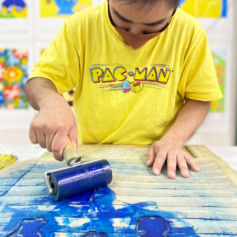 2026あじさい木版画カレンダーセット カレンダー 2026年 2026 壁掛け 暦 B3 木版画 シール ピンバッチ セット アート オリジナル ふるさと納税 12000円 [AP002ya]