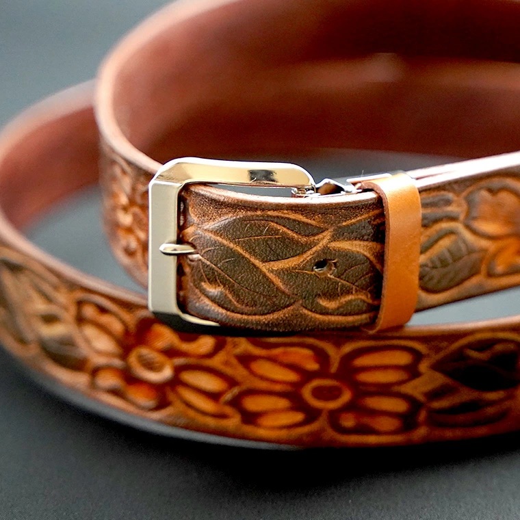 【数量限定】牛革ベルト （花柄・焦茶かすれ染め） 【太さ30mm / 厚さ3.7mm / Lサイズ(130cm)】 牛革 牛 革 皮 ベルト 手作り ハンドメイド 花柄 [BE021ya-L]