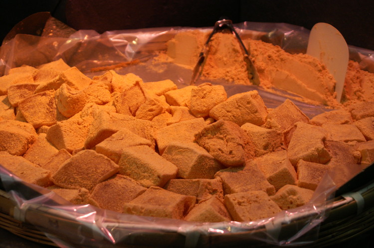 ãµããããã¡ãã¡ïŒãããªãã»é»ããŸã»æ¹è¶ã»ãã°ãèã®äžã§ãµãããã»ã©ããããã³é€
4çš®é¡ã®è©°åã ïœ ããã³é€
èå åèå ã¹ã€ãŒã åã¹ã€ãŒã ãã¶ãŒã ã°ã«ã¡ ã®ãã ãã¬ãŒã³ã çå° â»é¢å³¶ãžã®é
éäžå¯