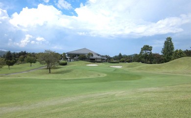 八洲カントリークラブ 平日ゴルフプレー (昼食付き) 1名様分 【ゴルフ場利用権】
