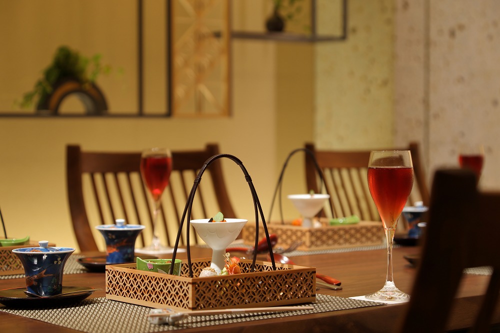 ã鬌æå·æž©æ³ãããããã¢å®¿æ³åžïŒå
«çªé€šè²Žè³å®€ å宀æäºã§äŒåžæçïŒ | 宿æ³åž æ
通 ããã« æž©æ³ æ
è¡ èŠ³å
ã¯ãŒãã³ äžçéºç£ æ¥å
æå¹æé2幎é