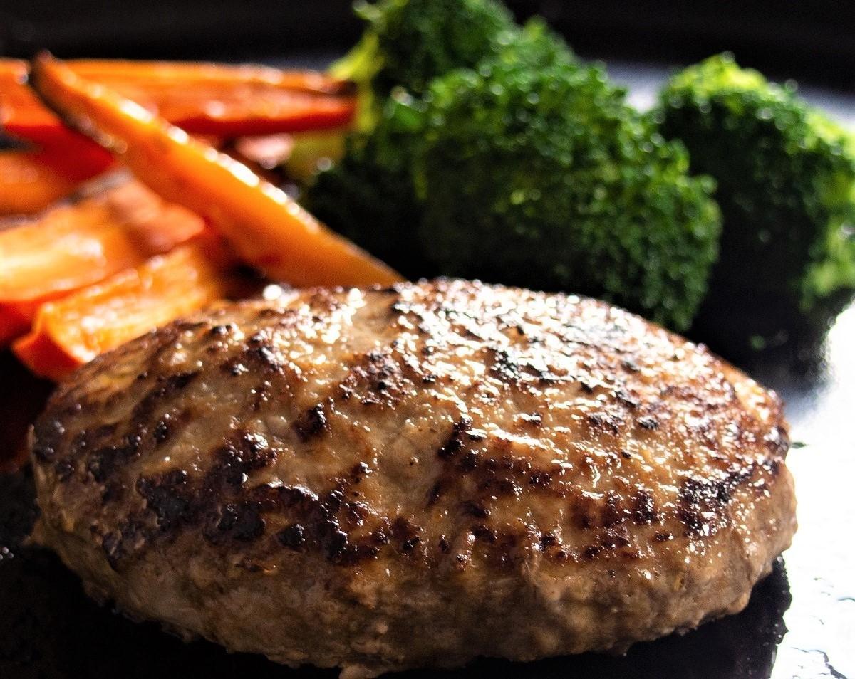 栃木県産の赤身牛 特製 手ごねハンバーグ 12個入り [ 冷凍便 ]| ハンバーグ 栃木県産牛 赤身牛 国産牛 無添加 赤身肉 冷凍 手ごね 肉汁 ジューシー 簡単調理 フライパン 焼き方 お取り寄せ ふるさと納税 栃木県 牛肉 おかず ギフト 家族向け 栃木県 矢板市