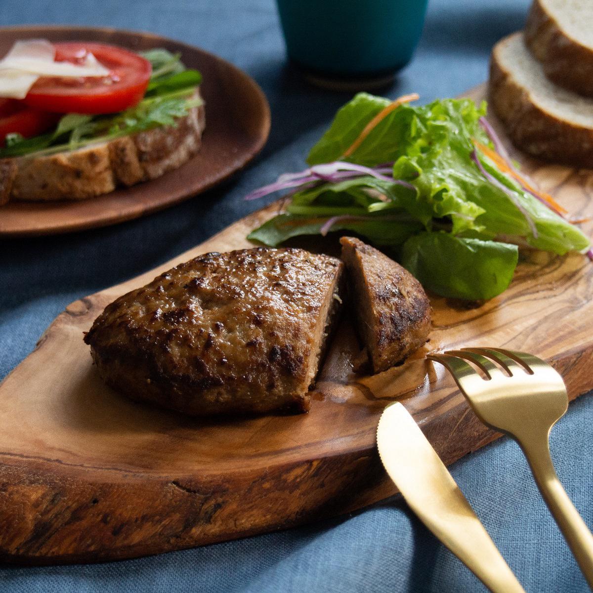 栃木県産の赤身牛 特製 手ごねハンバーグ 12個入り [ 冷凍便 ]| ハンバーグ 栃木県産牛 赤身牛 国産牛 無添加 赤身肉 冷凍 手ごね 肉汁 ジューシー 簡単調理 フライパン 焼き方 お取り寄せ ふるさと納税 栃木県 牛肉 おかず ギフト 家族向け 栃木県 矢板市