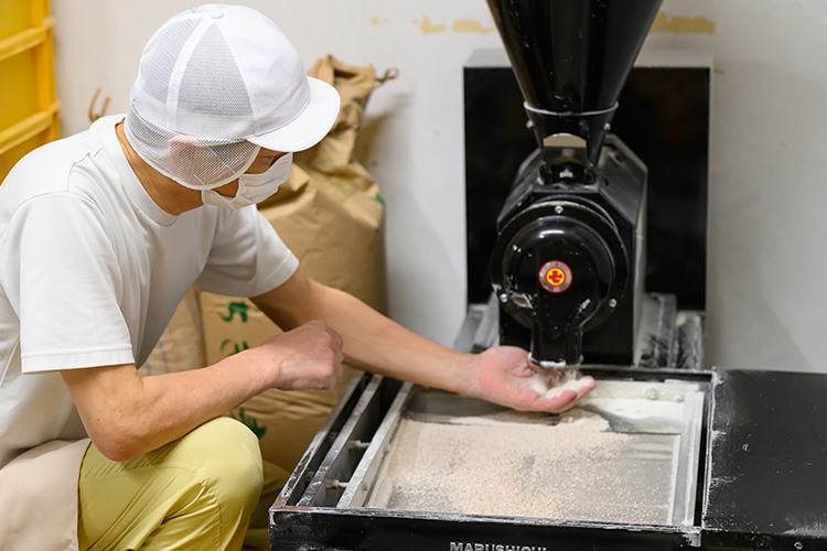 風味豊か、氏家うどん（太めん130g×3袋入り）×6パック　計2340g＋麺スープ400ml×2本セット うどん 麺 お土産 グルメ ※着日指定不可