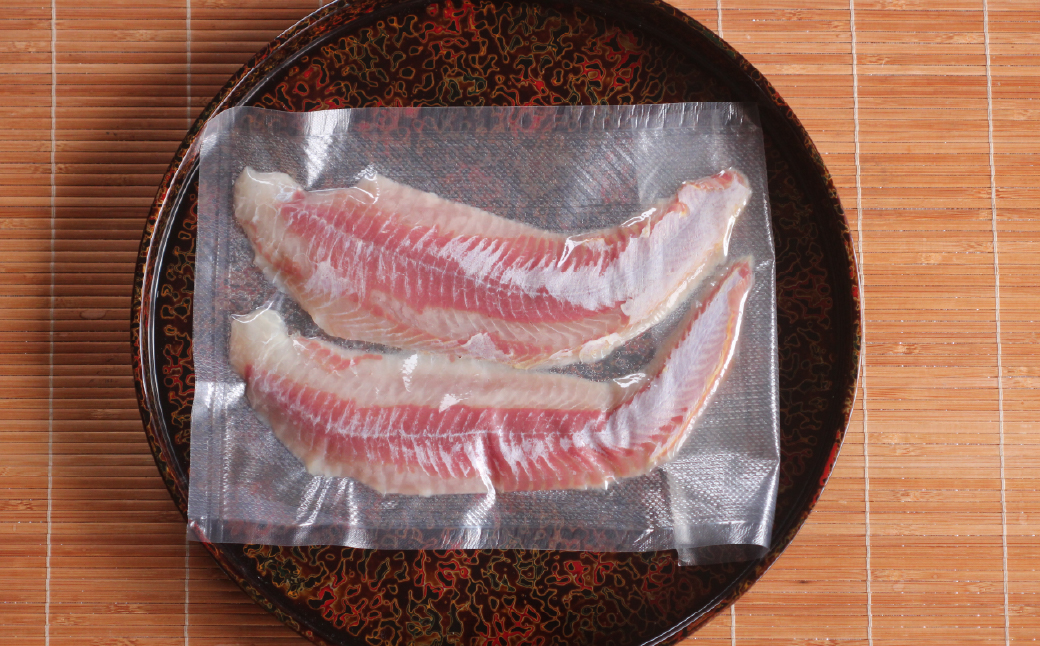 天然なまず(切り身) 那珂川産 200g〜299g 真空冷凍 | 天然 鯰 ナマズ 鮮魚 新鮮 北関東 清流 天ぷら から揚げ 味噌漬け焼き アヒージョ Riverline 栃木県 茂木町