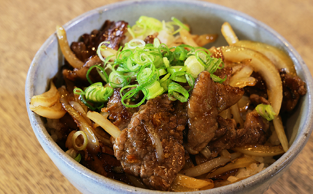 とちぎ和牛の切り落とし 1kg（200g×5）【栃木県共通返礼品】 | 牛肉 肉 お肉 産地直送 国産 国産牛 牛丼 和牛 赤身 霜降り 希少 旨味 旨み 熟成 急速冷凍 テクニカン テクニカン社 スキンパック 真空パック 真空包装 コトラミートカルチャ 栃木県 茂木町