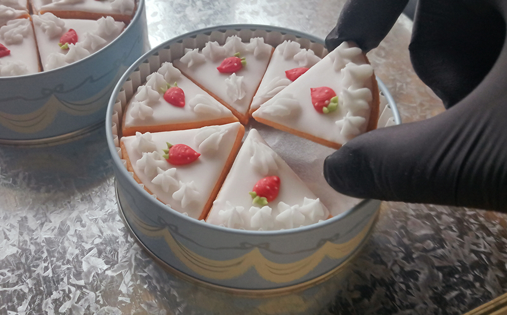 クッキーケーキ缶 | アイシングクッキー クッキー 焼菓子 プレゼント 贈り物 ギフト 手作り 誕生日 母の日 お菓子 クッキー缶 贈答用 菓子工房 くるみの森 那須町 栃木県〔P-441〕