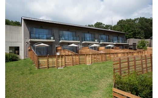 ペットと泊まる宿　CARO　FORESTA那須高原VOLPEテラスルームペア宿泊券（大人2名様1泊2食付き）〔I-8〕≪旅行 旅 ペット同伴可 自然 フレンチ コース≫