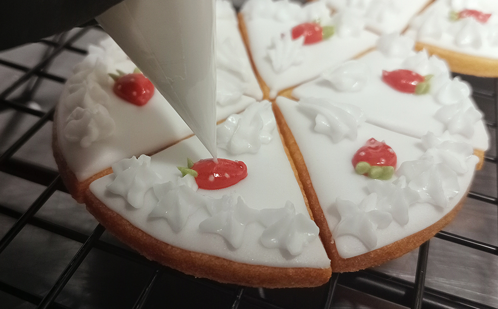 クッキーケーキ缶 | アイシングクッキー クッキー 焼菓子 プレゼント 贈り物 ギフト 手作り 誕生日 母の日 お菓子 クッキー缶 贈答用 菓子工房 くるみの森 那須町 栃木県〔P-441〕
