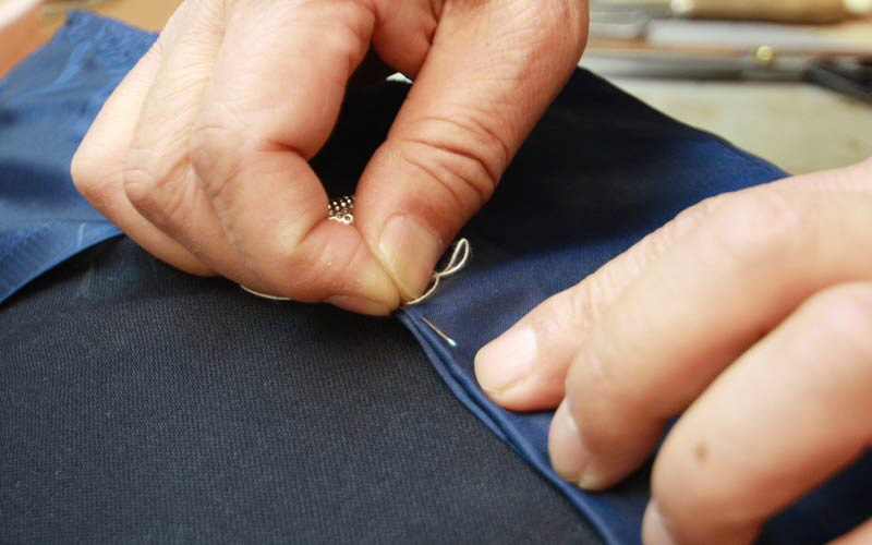 オーダースーツ 老舗テーラーが仕立てるオーダースーツお仕立て券 100,000円（5年間有効） | 仕立券 チケット オーダースーツ オーダーメイド オーダー シャツ ワイシャツ 高級 スーツ 国産生地 ビジネス 日本製 ギフト 記念 父の日 フランス イタリア 日本製 紳士服 ビジネス 補助券 高級スーツ テーラーメイド カスタムスーツ 群馬県 前橋市