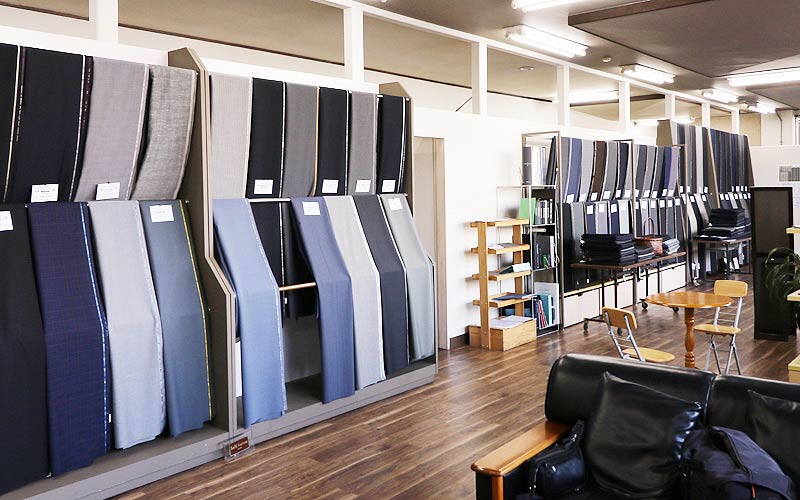 オーダースーツ 老舗テーラーが仕立てるオーダースーツお仕立て券 100,000円（5年間有効） | 仕立券 チケット オーダースーツ オーダーメイド オーダー シャツ ワイシャツ 高級 スーツ 国産生地 ビジネス 日本製 ギフト 記念 父の日 フランス イタリア 日本製 紳士服 ビジネス 補助券 高級スーツ テーラーメイド カスタムスーツ 群馬県 前橋市