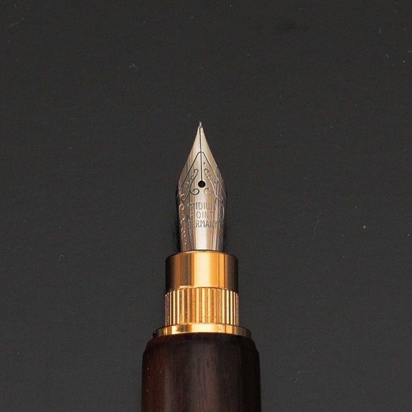 C-37　木製万年筆（黒檀・磁石式キャップ）