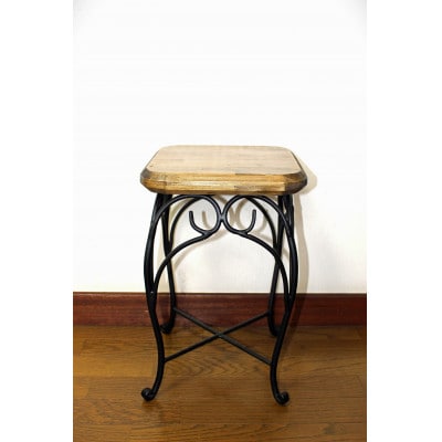 アイアンスツール(椅子)座面は木製【鉄の造形作品】【1390829】