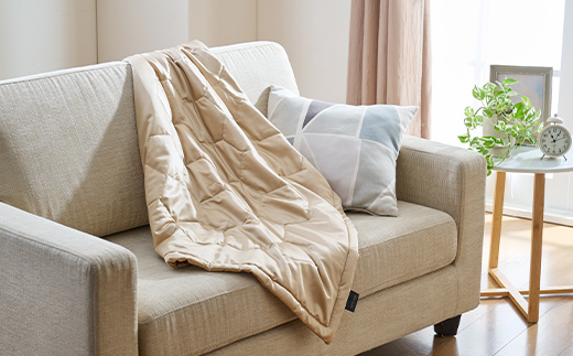 「毎日シルクに包まれて眠りたい」【中わた 富岡産シルク100％】 シルクひざ掛け シャンパンゴールド シルク 絹 贈り物 ギフト 国産 F21E-447