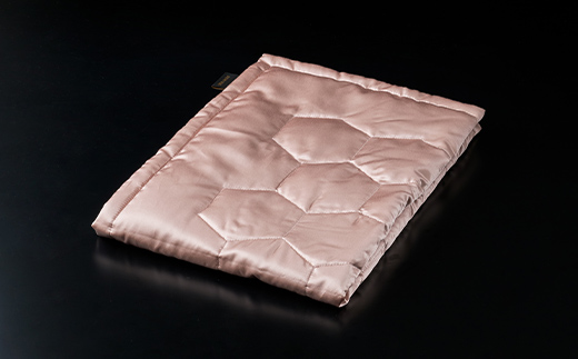 「毎日シルクに包まれて眠りたい」【中わた 富岡産シルク100％】 シルクひざ掛け ピンクゴールド シルク 絹 贈り物 ギフト 国産 F21E-448