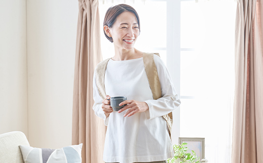 「毎日シルクに包まれて眠りたい」【中わた 富岡産シルク100％】 インナーベスト（フリーサイズ） シャンパンゴールド シルク 絹 贈り物 ギフト 国産 F21E-450