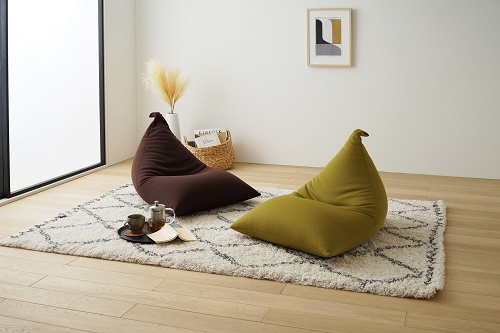 【a036】ビーズクッション　三角（オレンジ）【配送不可地域：沖縄県、離島】