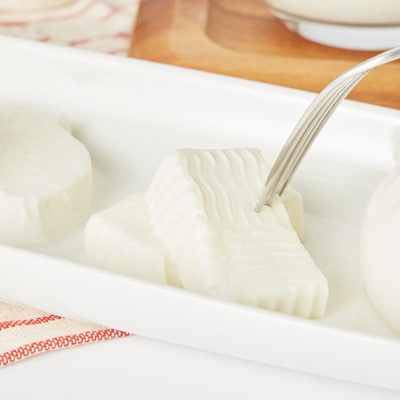 【毎月定期便】4種のチーズとヨーグルトセット全3回【配送不可地域：離島・沖縄県】【4072341】