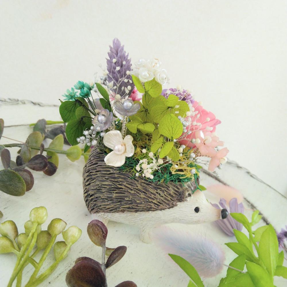 フラワーアレンジメント＊ハリネズミ＊プリザーブドフラワー＊ビーズ＊天然石　
