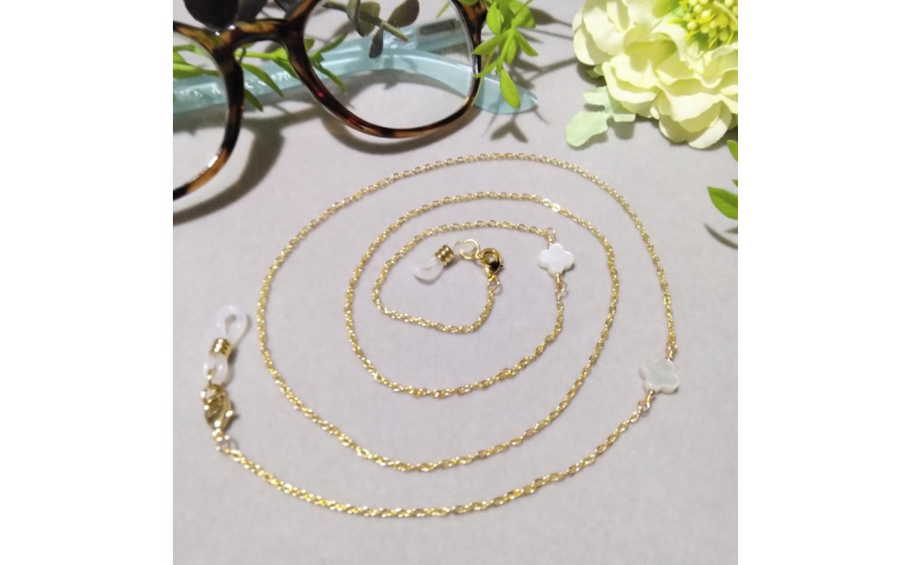 シェル　四つ葉　14KGF　メガネチェーン　フラワーモチーフ　　アレルギー対応　白蝶貝　天然石　シンプル　ギフト　