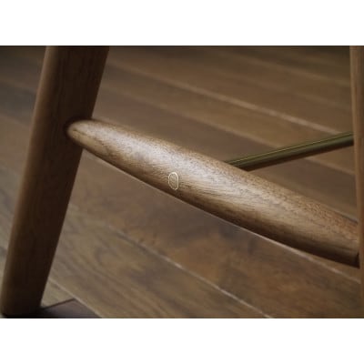 【UMEBACHI FURNITURE】 まる座スツール　国産クルミ材 【申込後生産】【1448154】