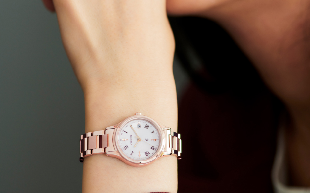 CITIZEN xC ES9497-96A | シチズン citizen クロスシー 腕時計 時計 正規品 レディース ビジネス スーツ カジュアル フォーマル 贈答 贈答用 ギフト プレゼント 母の日 国内製造 国産 電波 ソーラー エコドライブ サファイアガラス チタニウム 防水 埼玉県 所沢市