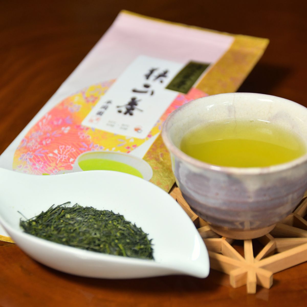 世界農業遺産認定の落ち葉堆肥農法で育てた狭山茶 特上煎茶 (深蒸し茶) 100g×1袋 平岡園 | 茶 お茶 日本茶 緑茶 狭山茶 茶葉 濃厚 コク 香り 風味 まろやか 美味しい おすすめ ギフト お土産 プレゼント 深蒸し 高級 煎茶 埼玉県 所沢市