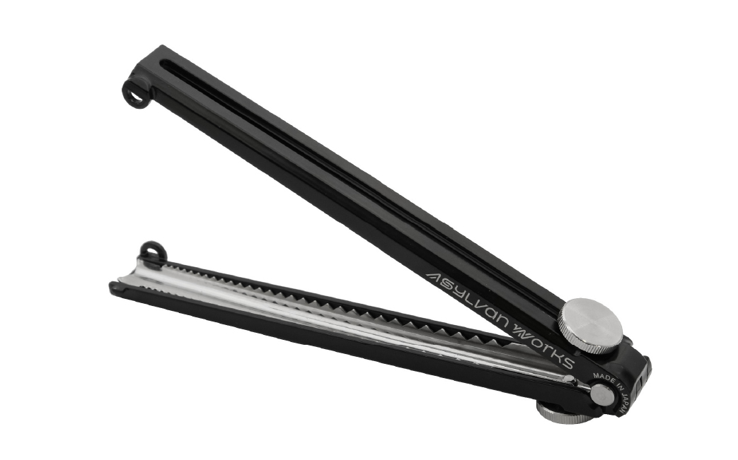 BBQ焚火用小型トング Grippin' Gator BLACK 三ヶ島製作所 MKS | トング アウトドア キャンプ ピクニック BBQ ハイキング 焚火 薪 炭 調理器具 キッチンツール グリル 軽量 小型 収納性 ステンレス 埼玉県 所沢市