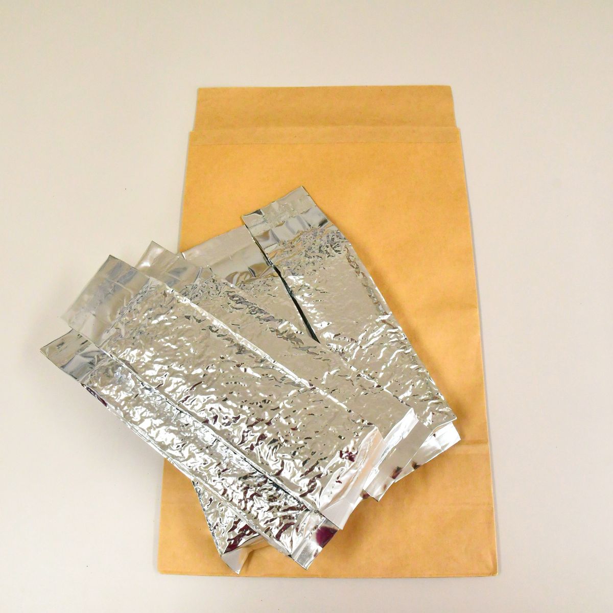 ＜訳あり＞ お茶農家のまかない茶 狭山茶の荒茶 1.2kg(200g×6袋) 茶の丸国園 | 狭山茶 煎茶 緑茶 茶 ほうじ茶 紅茶 水出し 低温 大容量 訳あり 小分け 埼玉県 所沢市