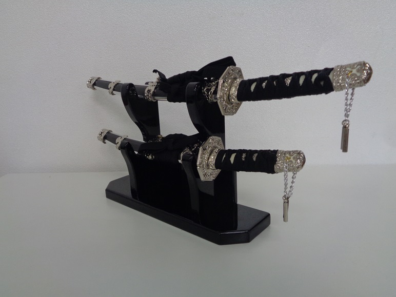 創業80余年 森泉人形の太刀二本飾り 黒[52210989]