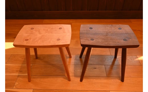 ワイドスツール　ウォールナット／ 木製 インテリア 椅子 いす 埼玉県