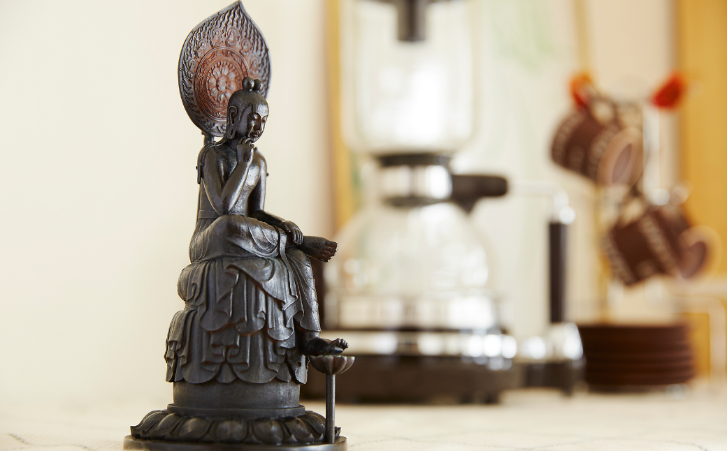 TanaCOCORO[掌] 菩薩半跏像 | 仏像 守護神 風水 金運 開運 厄除け 本格 仏教 高級 アート デザイン お守り 縁起物 美術 インテリア雑貨 プレミアム 置物 家庭用 東松山イスム 仏像フィギュア インテリア仏像 株式会社MORITA 埼玉県 東松山市