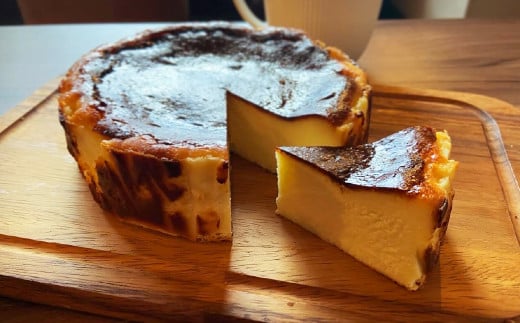 バスクチーズケーキ 5号 直径 約15cm | チーズケーキ クリームチーズ 焼き菓子 冷凍 ケーキ スイーツ 誕生日 ホールケーキ お菓子 お土産 ギフト おもてなし お取り寄せ お取り寄せグルメ hoTAte 埼玉県 上尾市