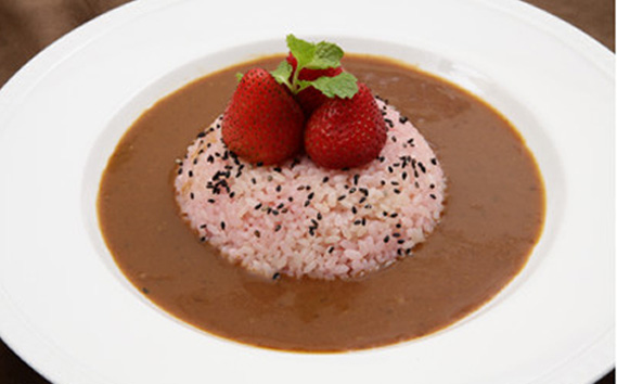 こしがや苺カレー　5個セット ／ レトルト ご当地カレー オリジナルカレー フルーツ入り アレルギー8品目不使用 グルテンフリー 越谷産苺 米粉使用 埼玉県 特産品 No.102