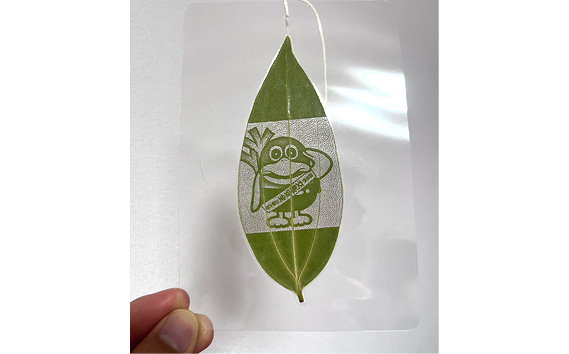 しおり | 葉っぱ 葉 栞 切り絵 デザイン アート オリジナル 1点もの 手作り ハンドメイド 葉 自然 風合い シンプル おしゃれ 可愛い 雑貨 デザイン ラミネート加工 埼玉県 越谷市