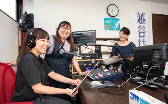 お祝い＆ありがとうメッセージをラジオでプレゼント【ラジオ出演体験】30分 ／ こしがやエフエム サプライズ演出 プロポーズ 還暦祝い お誕生日 母の日 父の日 埼玉県 No.272