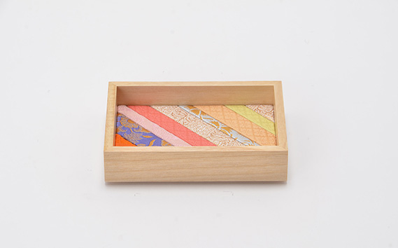 木目込みトレイ（ナチュラル・小） | トレー 和雑貨 小物入れ 入れ物 アクセサリー アクセサリートレー 伝統工芸 伝統技法 会津塗り 亀甲文様 西陣織 和柄 高級感 上品 豪華 繊細 おしゃれ 贈り物 プレゼント 埼玉県 越谷市