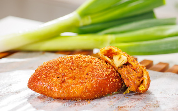 越谷ねぎのとろ〜りカレーパン（6個入り） ／ パン 惣菜パン カレーパン 手軽 おやつ 軽食 朝食 夜食 冷凍パン 冷凍カレーパン 横綱ねぎ 自家製 ねぎカレー 越谷産 ねぎ ネギ 地元 野菜 贅沢 おすすめ 埼玉県 No.092