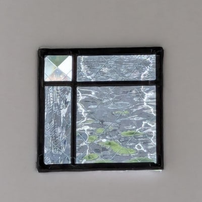 ステンドグラスの小さなパネル(四角グレー)【1680290】