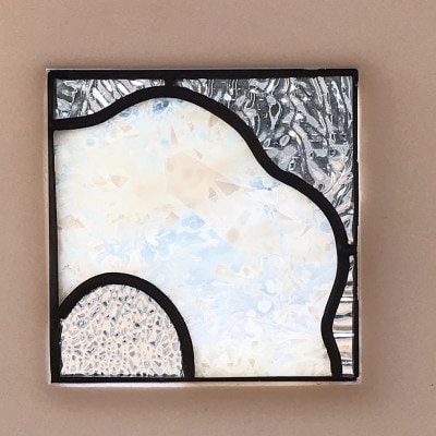 ステンドグラスの小さな花のパネル(ホワイト)【1679803】