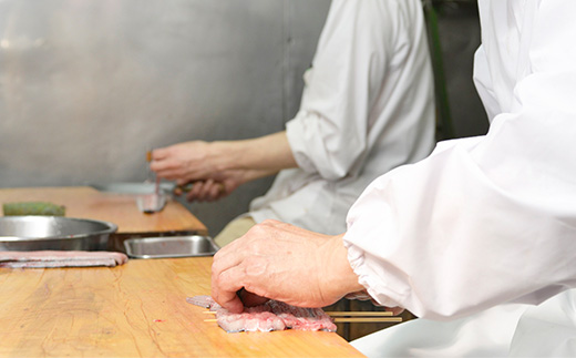 【3回定期便】うなぎ上蒲焼1串(100g前後)（4か月に1回のお届け）【老舗 ギフト 冷凍  うなぎ 鰻 ウナギ かばやき 串  タレ 山椒 千葉県 市川市】【12203-0311】