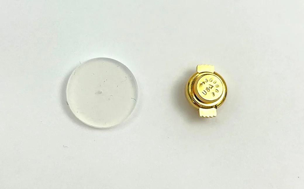 【NOBUKO ISHIKAWA（ノブコイシカワ）】梨の実ラペルピン　【12203-0395】