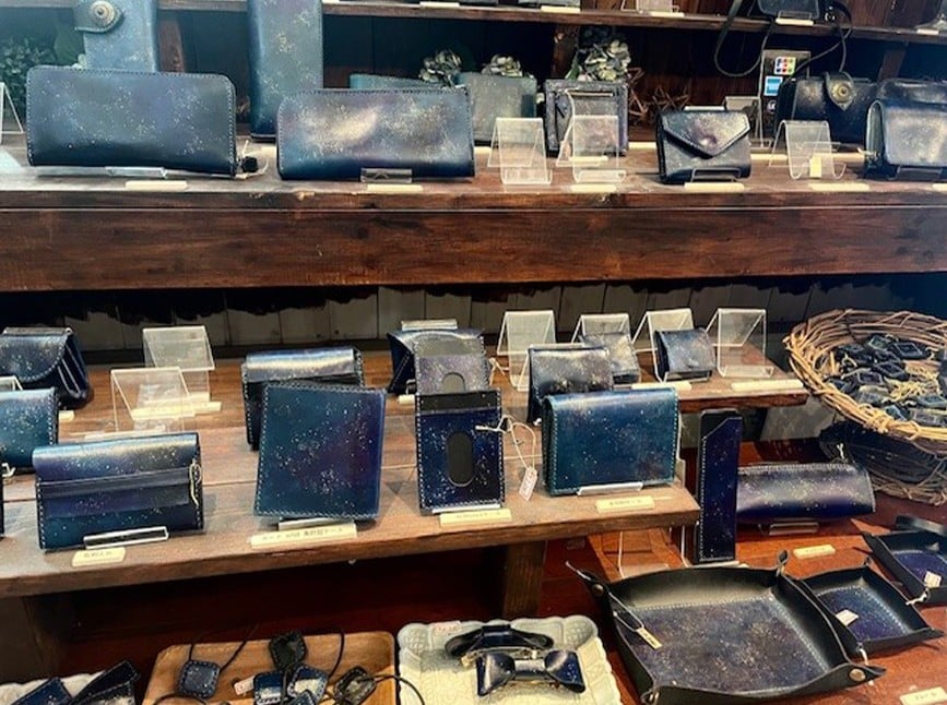 星空の三つ折り財布　【12203-0337】