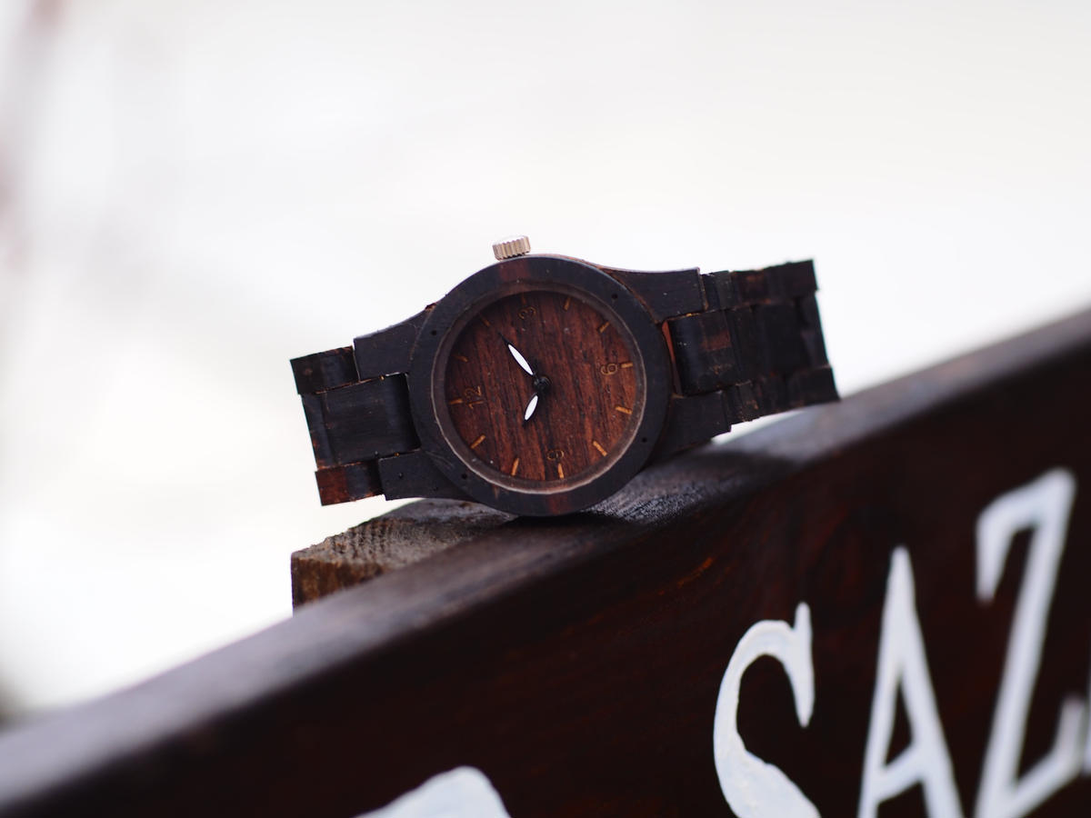 銘木黒檀の木製腕時計