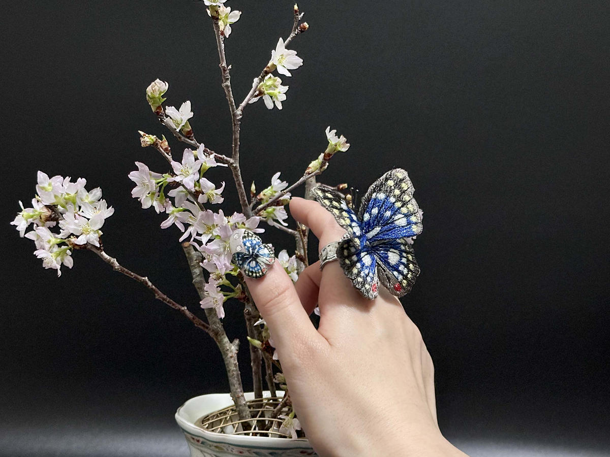 立体刺繍の蝶（オオムラサキ蝶）
