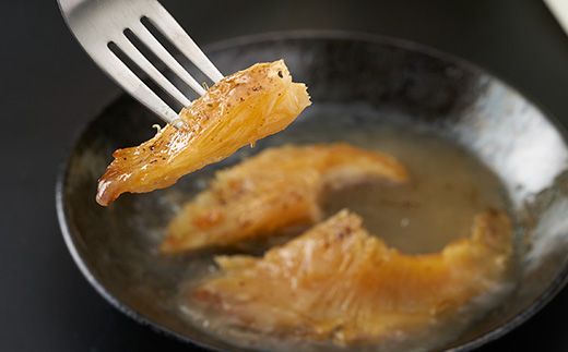 フカヒレステーキ尾びれ2枚入(220g×2枚)　尾びれ11-12cm【配送不可地域：離島】【1208282】